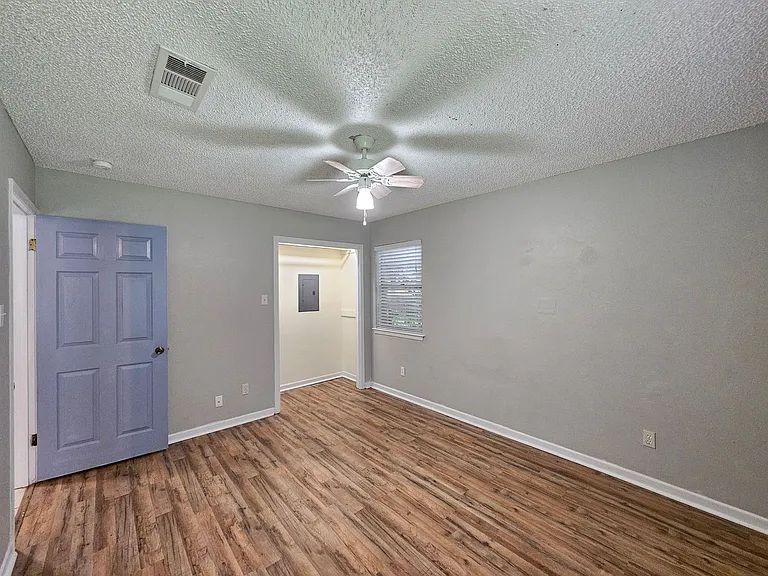 2301 Zinnia Ct — Photo 18