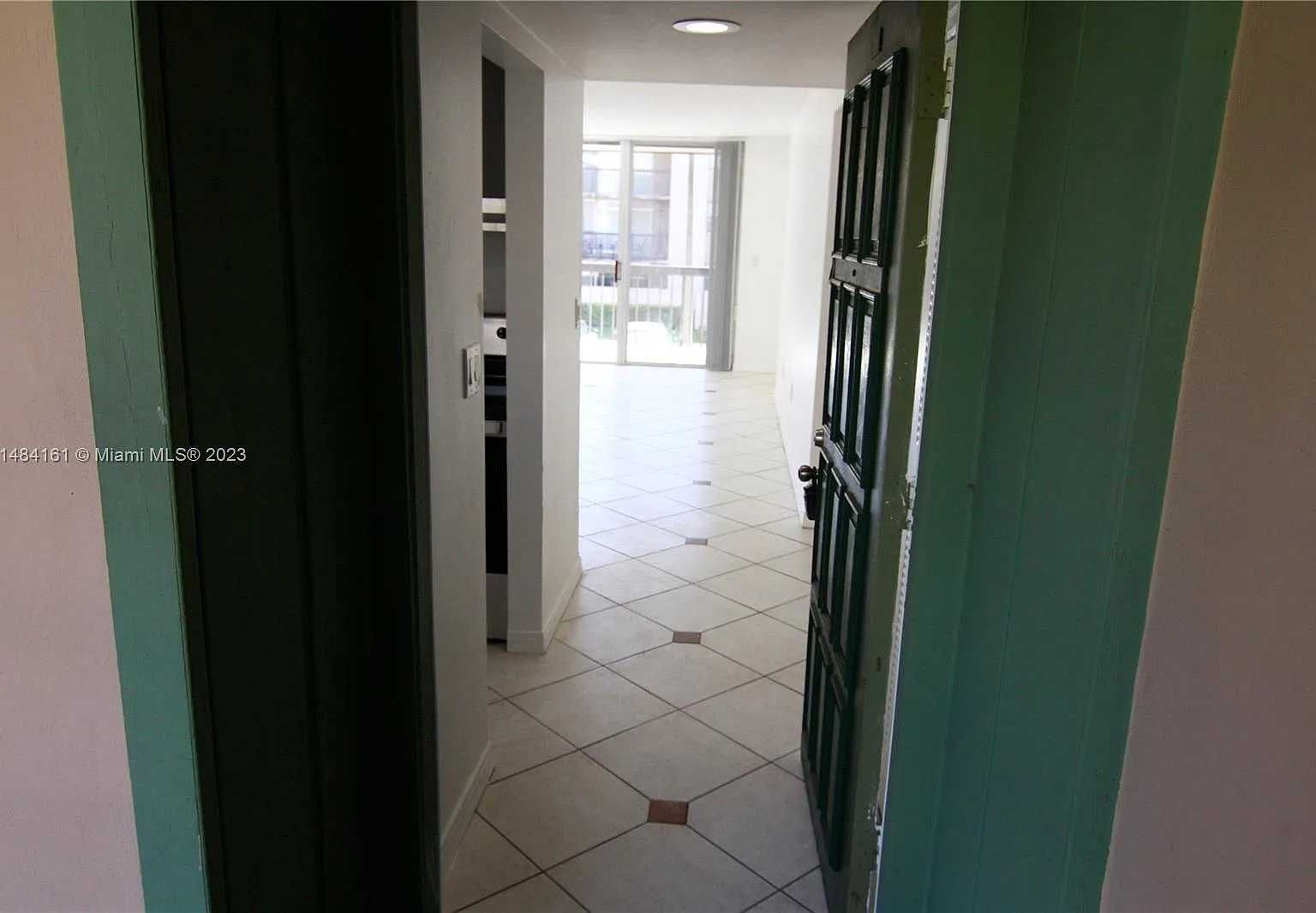 2 bed, 983 sqft, $2,000 — Photo 4