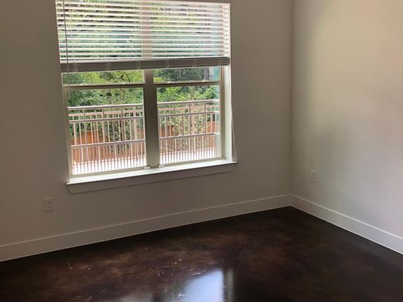 4th image of 2610 Throckmorton St