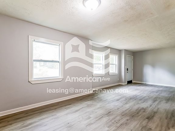 611565_004_living_room_4.jpg