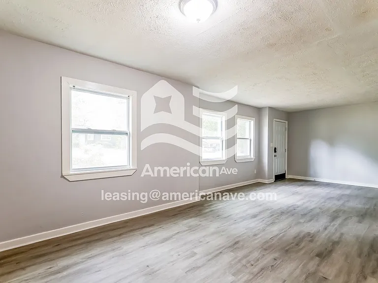 611565_004_living_room_4.jpg