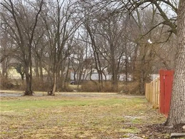 709 S Willis Ave, Independence, MO 64052