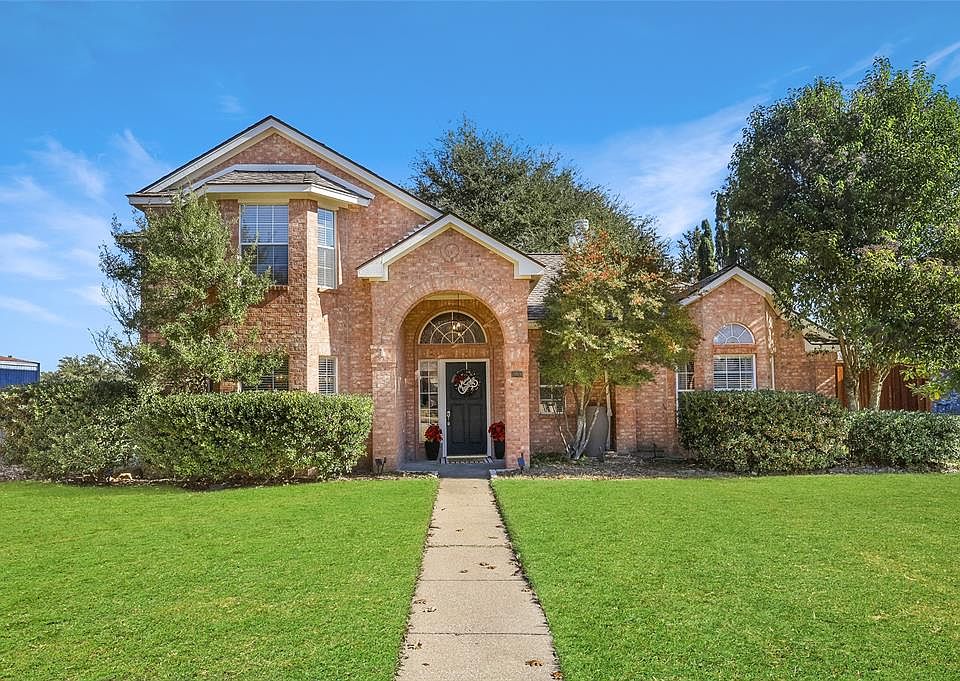 1st image of 909 Blackstone Dr
