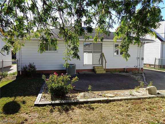 5th image of 26409 Aaron Dr