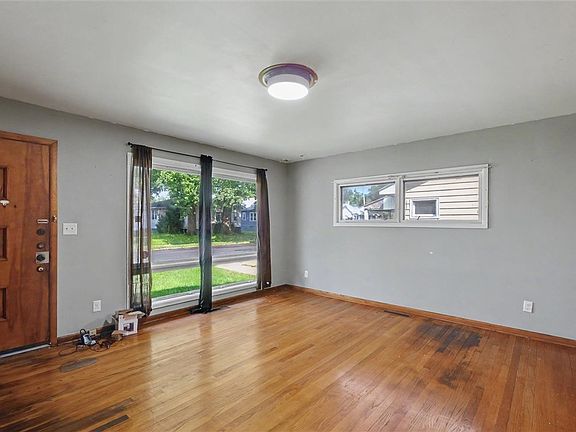 4th image of 31 Delaware Ave