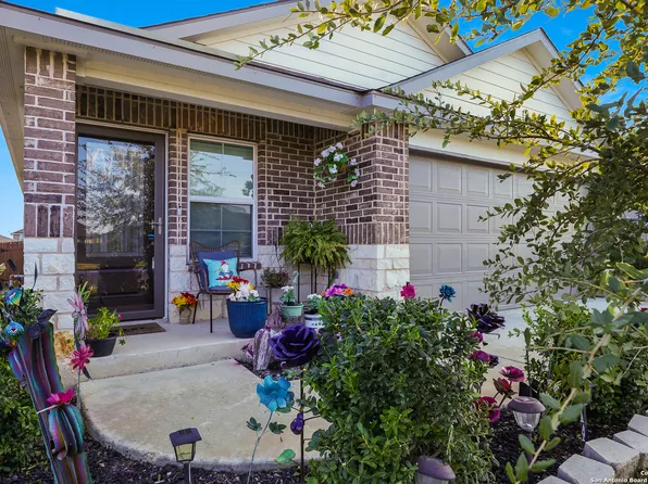 137 HOGANS ALLEY, Floresville, TX 78114