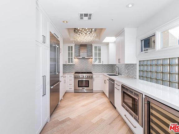5th image of 3019 3rd St Unit 404