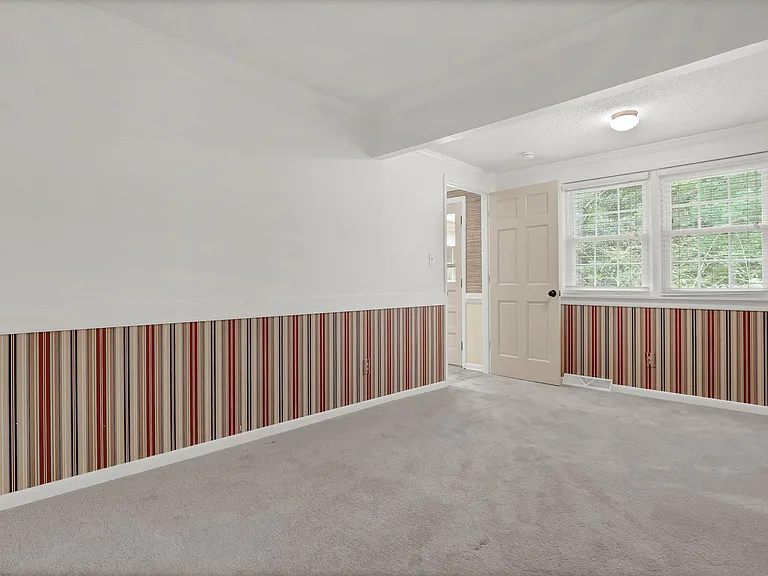 700 Clyde Dr — Photo 16