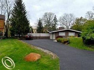 2802 Orchard Pl, Orchard Lake, MI