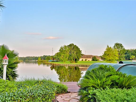 2nd image of 209 Blue Heron Dr