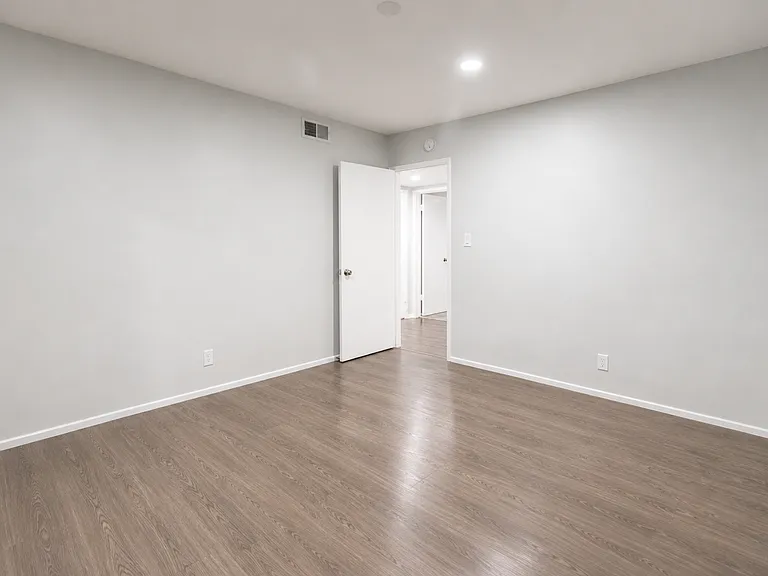 8375 Fountain Ave — Photo 25