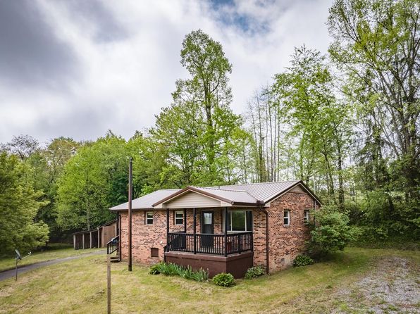 6898 Legends Hwy, Oak Hill, WV 25901