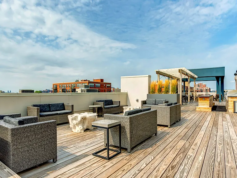 Luxe on Madison — Photo 8