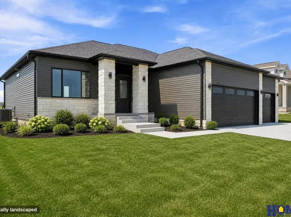 9011 Castle Pine Dr, Lincoln, NE 68516