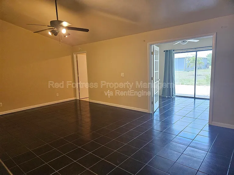 4114 Skyline Blvd #B — Photo 2