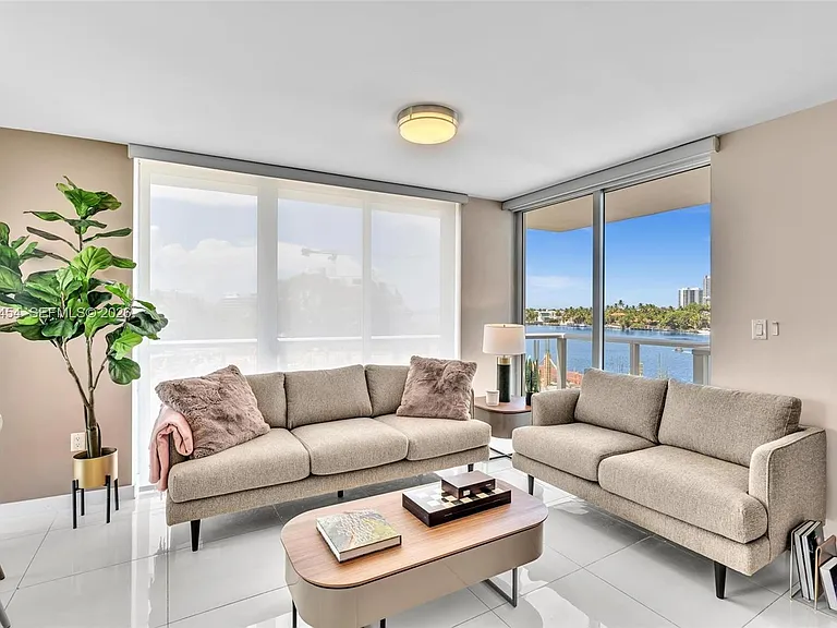 9901 E Bay Harbor Dr #403 — Photo 6