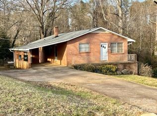 2505 17th Ave NE, Hickory, NC 28601