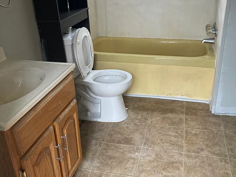 566 Western Ave #7 — Photo 4