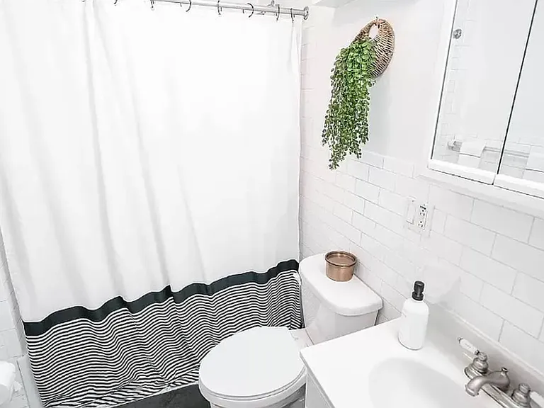 567 Warren St #102 — Photo 8