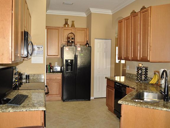 3rd image of 11552 SW Glengarry Ct