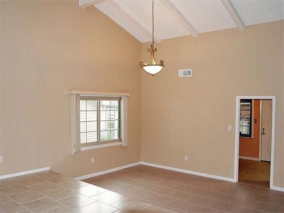 2nd image of 548 Oakwood Dr