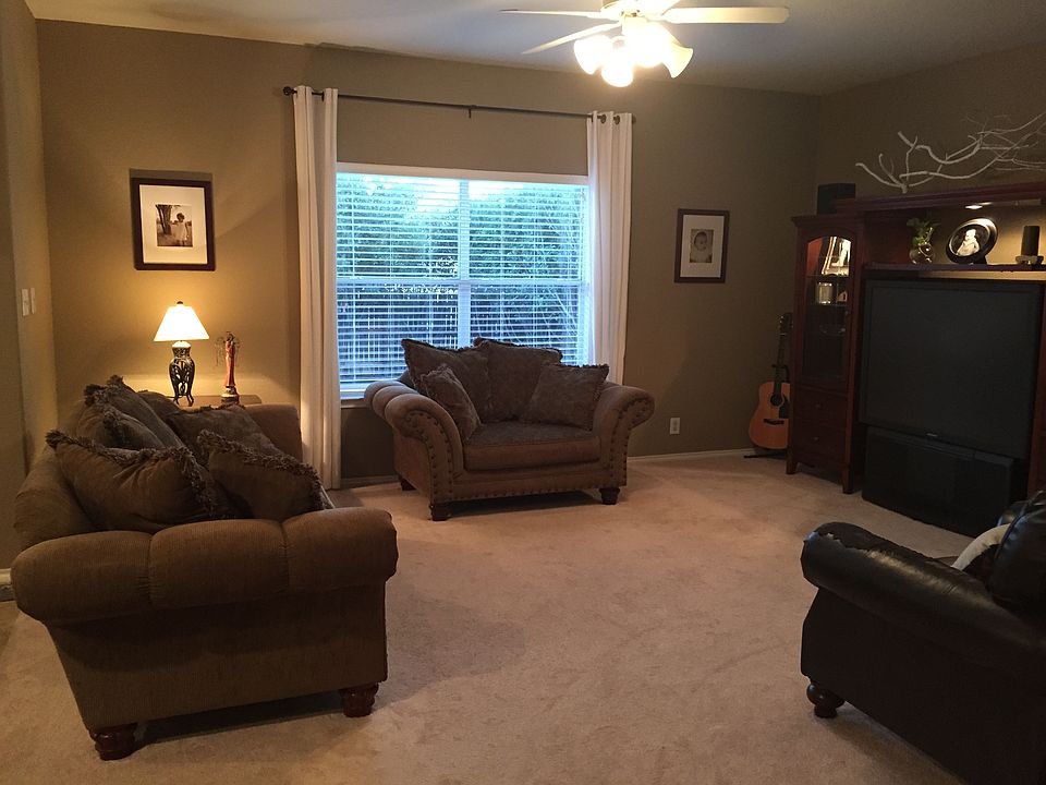 1st image of 305 Canterbury Hl