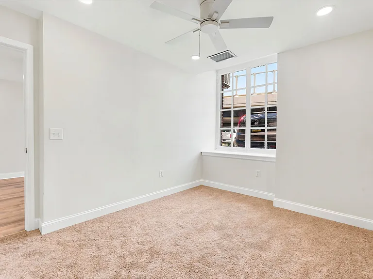 Chandler Apartments — Photo 8