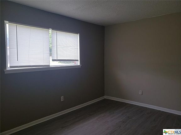3rd image of 1205 E Robertson Ave