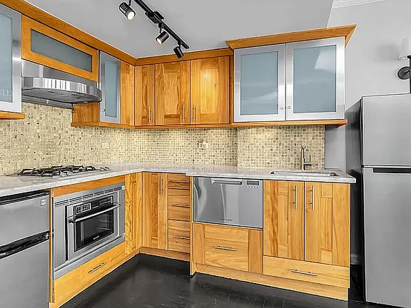 3rd image of 62 W 62nd St #14CC