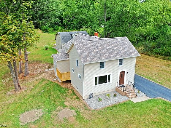 3rd image of 293 Champion Ave E