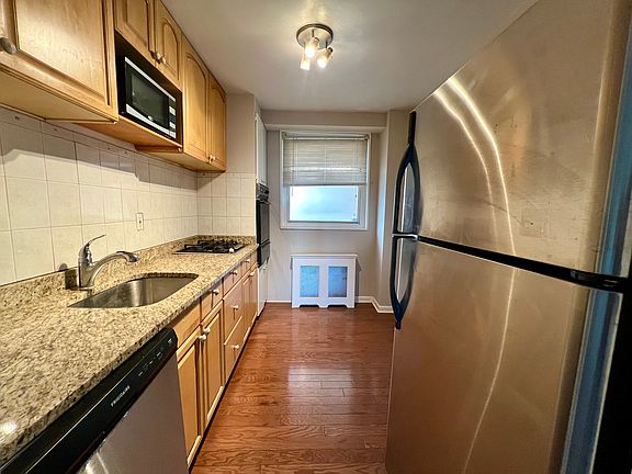 5th image of 71 Strawberry Hill Ave #506