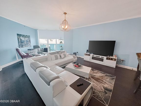 5th image of 231 Riverside Dr Unit 2081