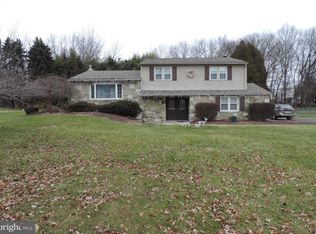 9 Dutch Dr, Holland, PA 18966