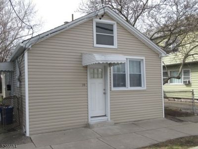 20 John St, Lodi, NJ, 07644