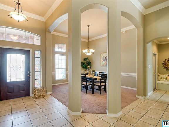 5th image of 2211 Fox Glen Ln