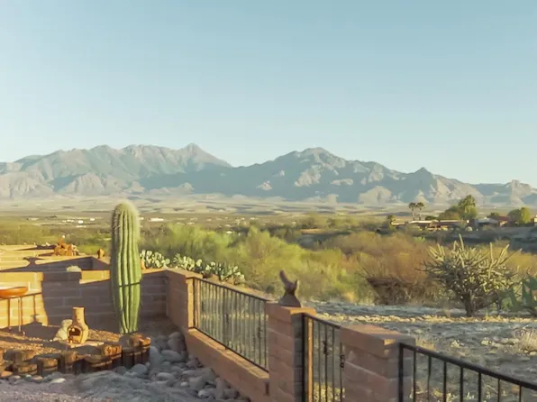 1033 W Calle Del Vencejo, Green Valley, AZ 85622