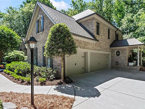 4th image of 711 Hallbrook Ct