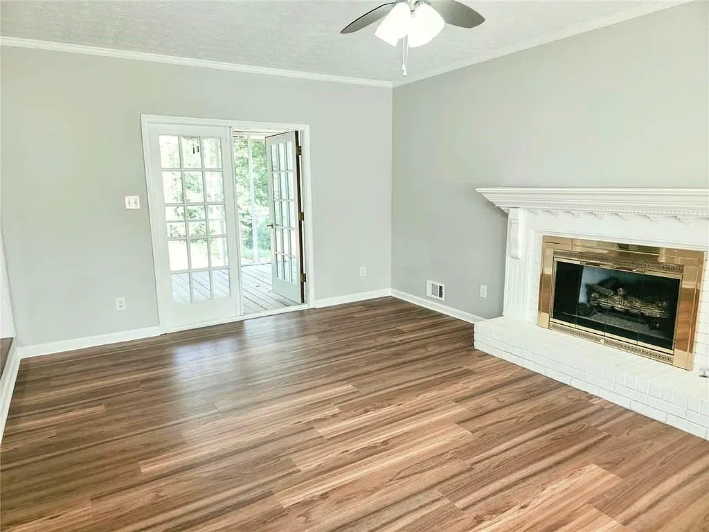 4 bed, 2.5 bath, 2116 sqft, $2,500 — Photo 4