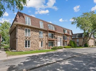 5700 Circle Dr APT 101, Oak Lawn, IL 60453