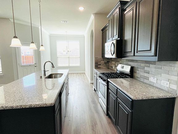5th image of 329 Delaford Dr