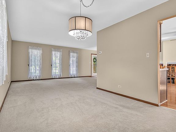 5th image of 321 N True St