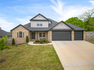 907 Red Oak Loop, Springdale, AR 72762