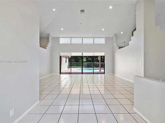 3rd image of 1246 Jasmine Cir