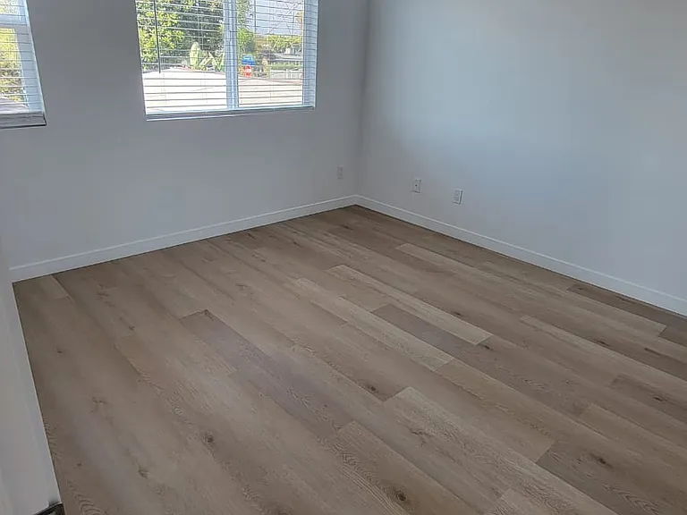 Master Bedroom (Upstairs)