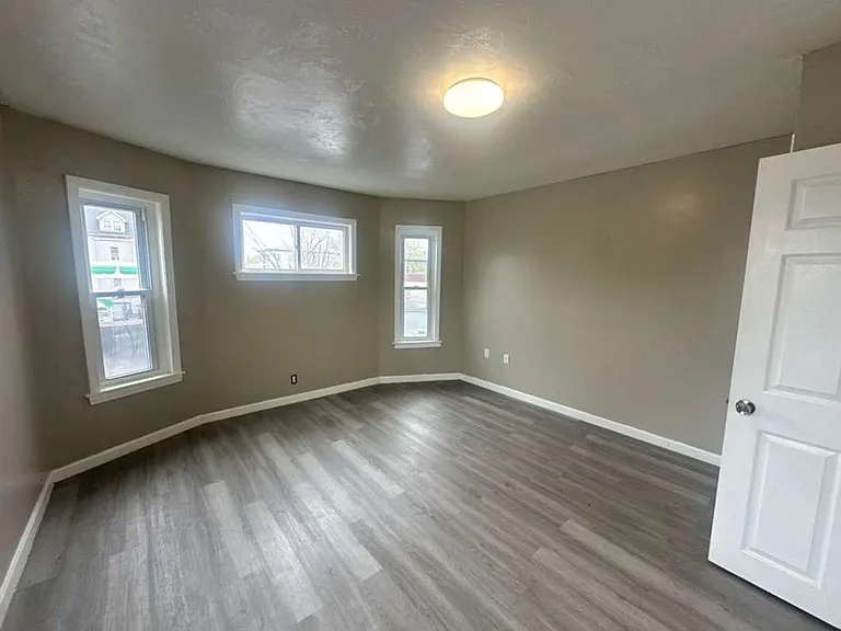 249 Lincoln St — Photo 8