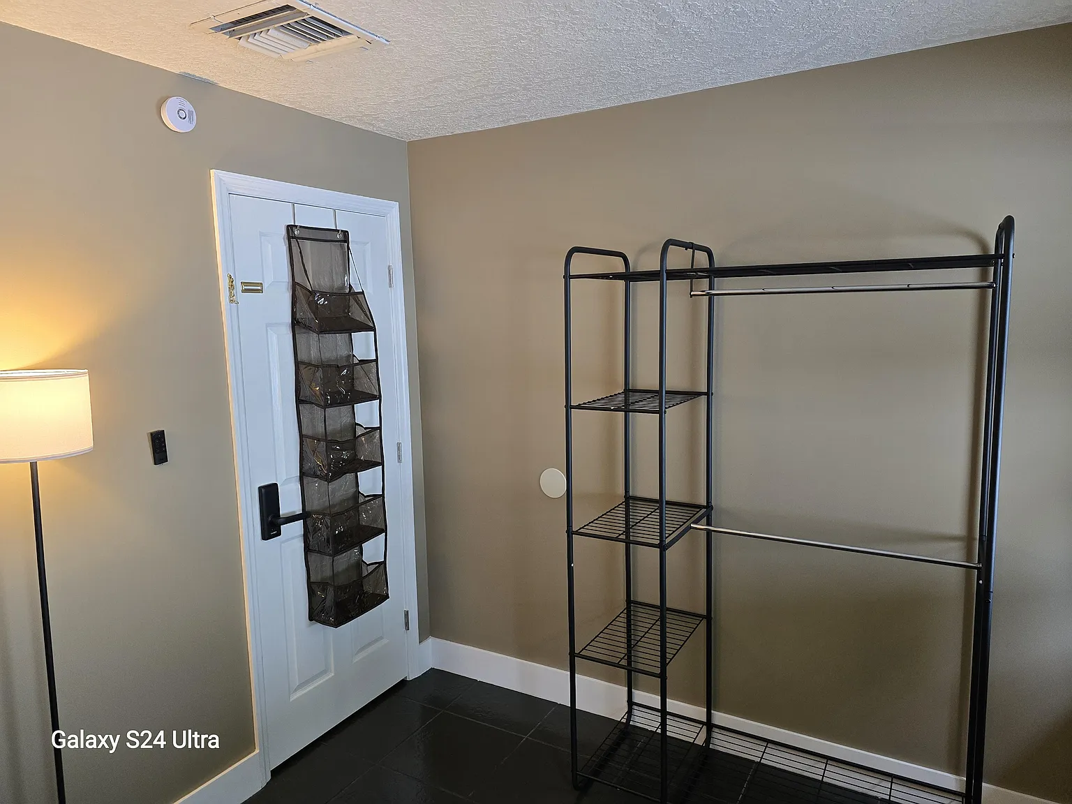 2 bed, 1.0 bath, 750 sqft, $1,118 — Photo 4