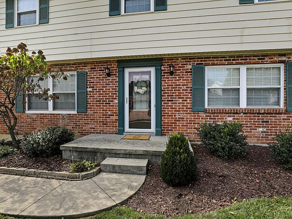 3rd image of 1983 Finsbury Ct