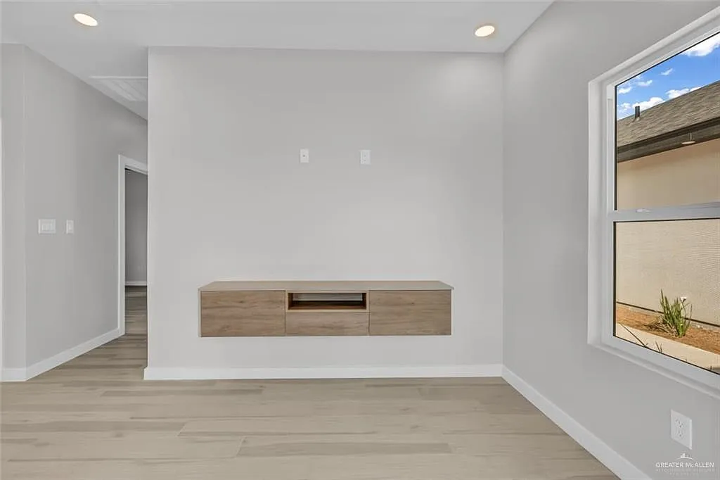 2 bed, 2.0 bath, 848 sqft, $1,250 — Photo 3