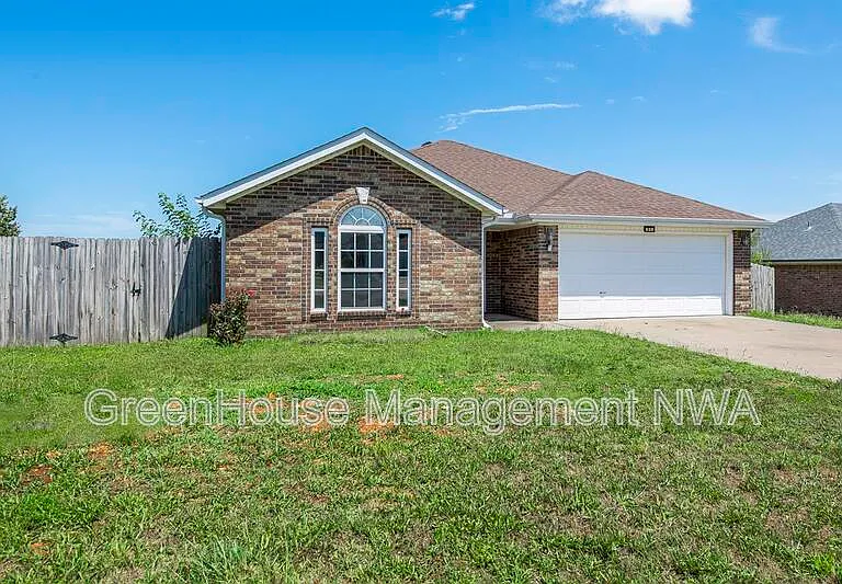 520 Dewberry Ln — Photo 2