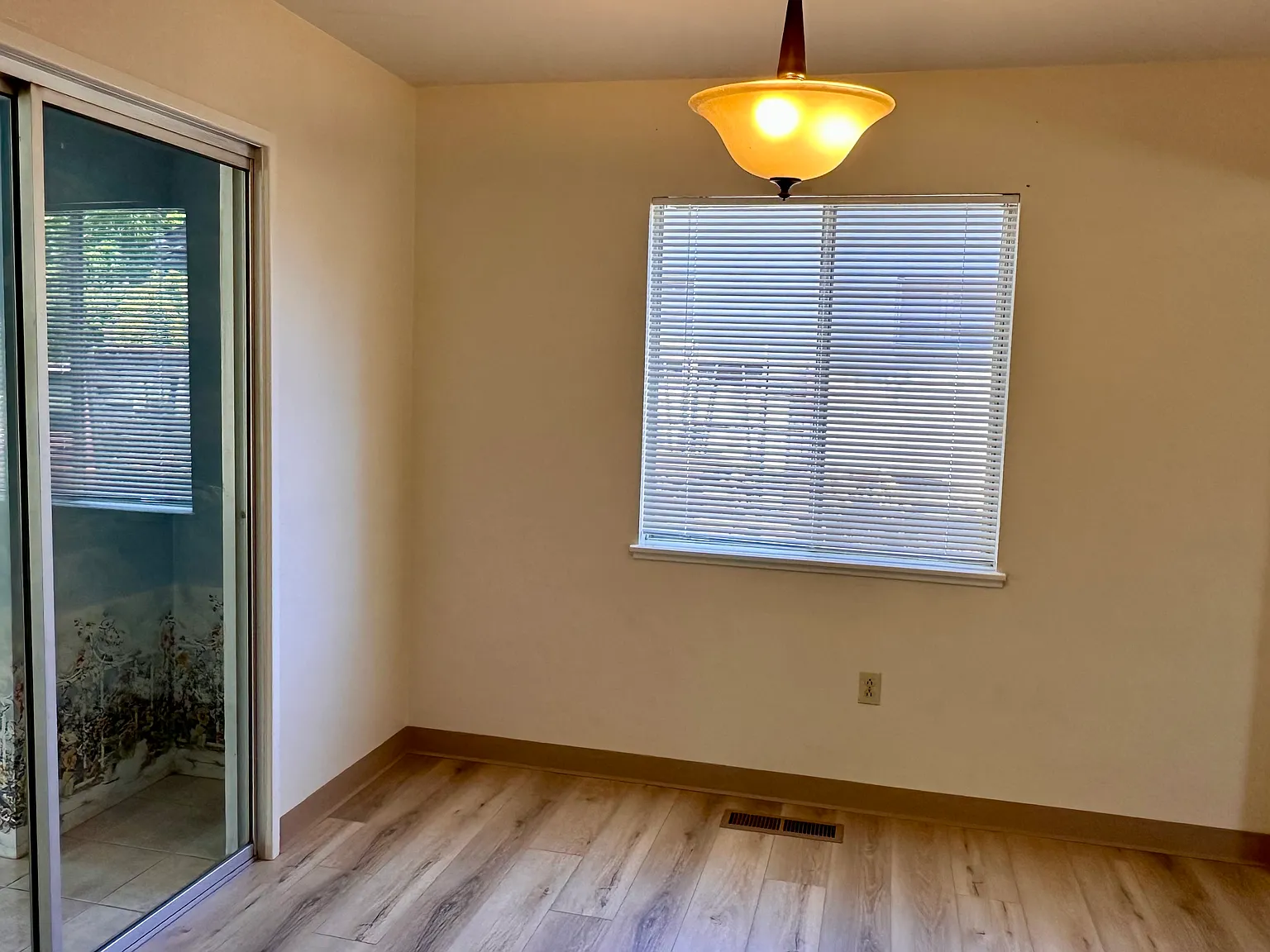 3 bed, 1260 sqft, $3,500 — Photo 3
